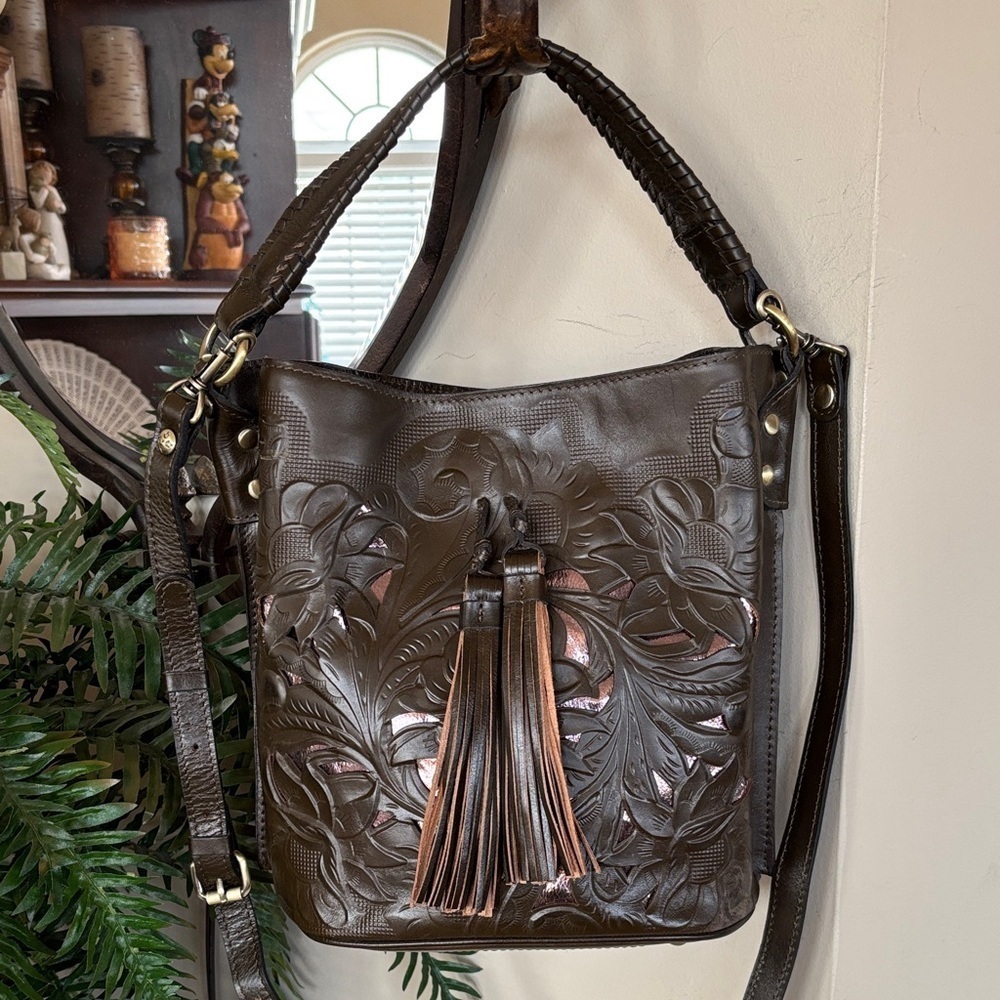 Brand New Patricia Nash Otavia Cut Out Metallic Tooled Leather Bucket Bag Green